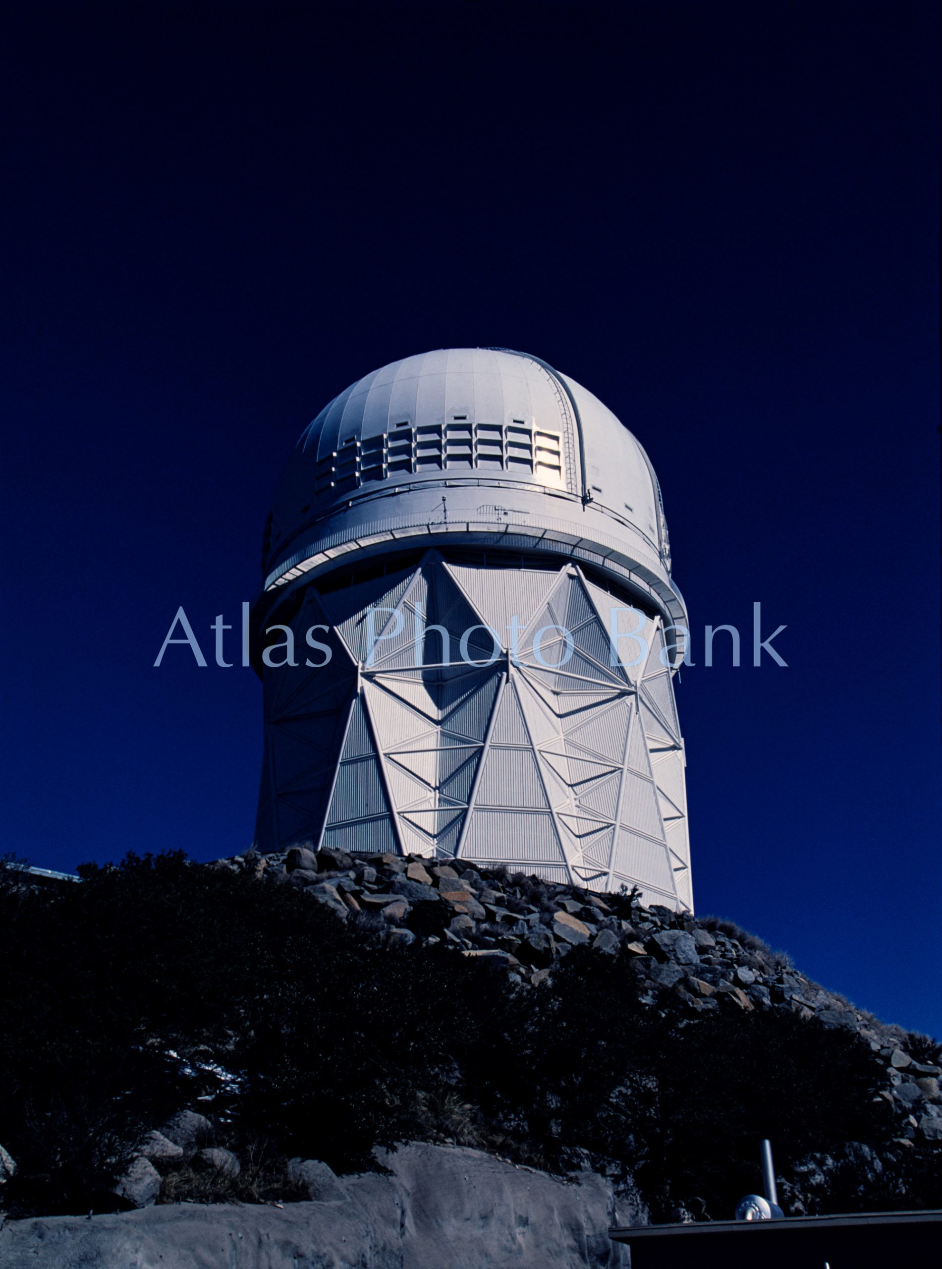 LSP2-530-キットピーク天文台・メイヨール望遠鏡ドーム