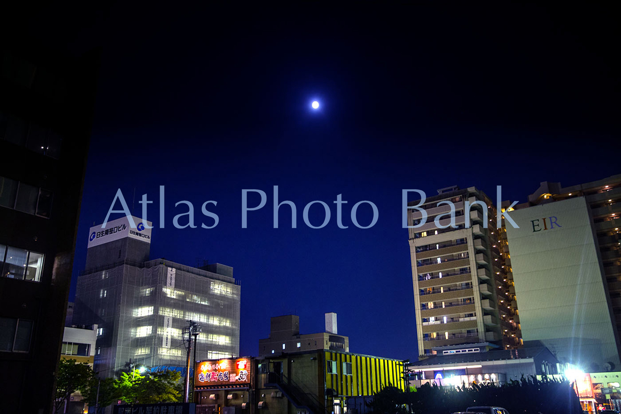 MOP-098-都市の空を飾る月の光
