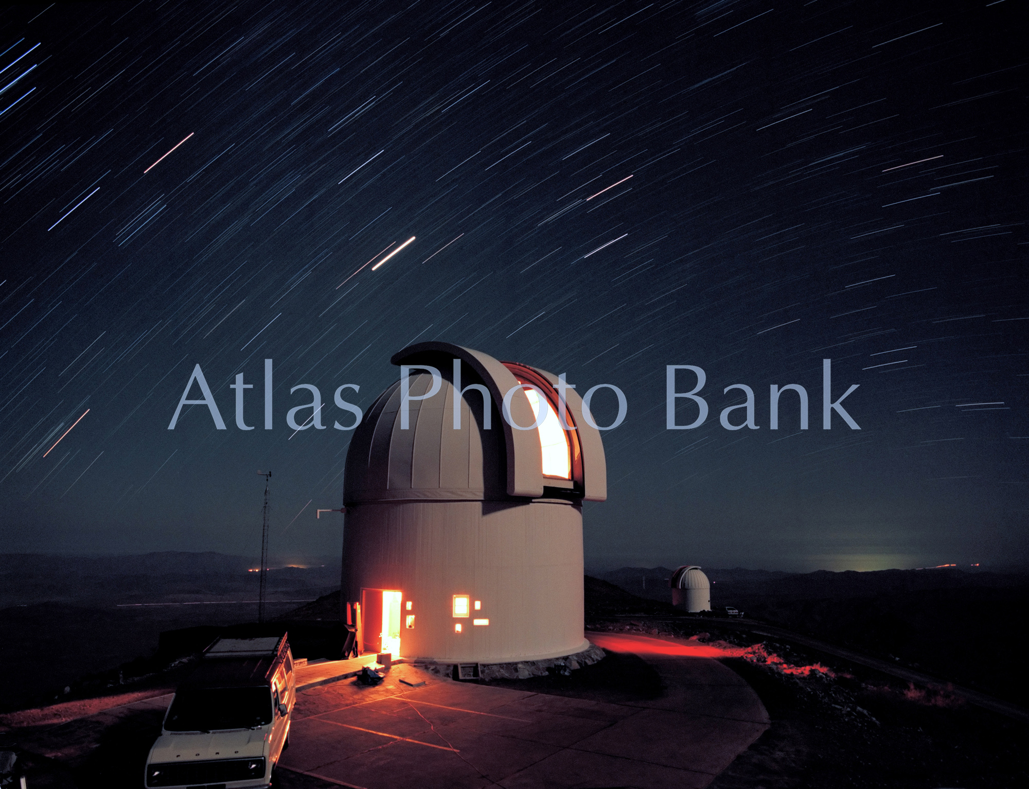 OTP-008-夜のラスカンパナス天文台40インチ望遠鏡ドーム
