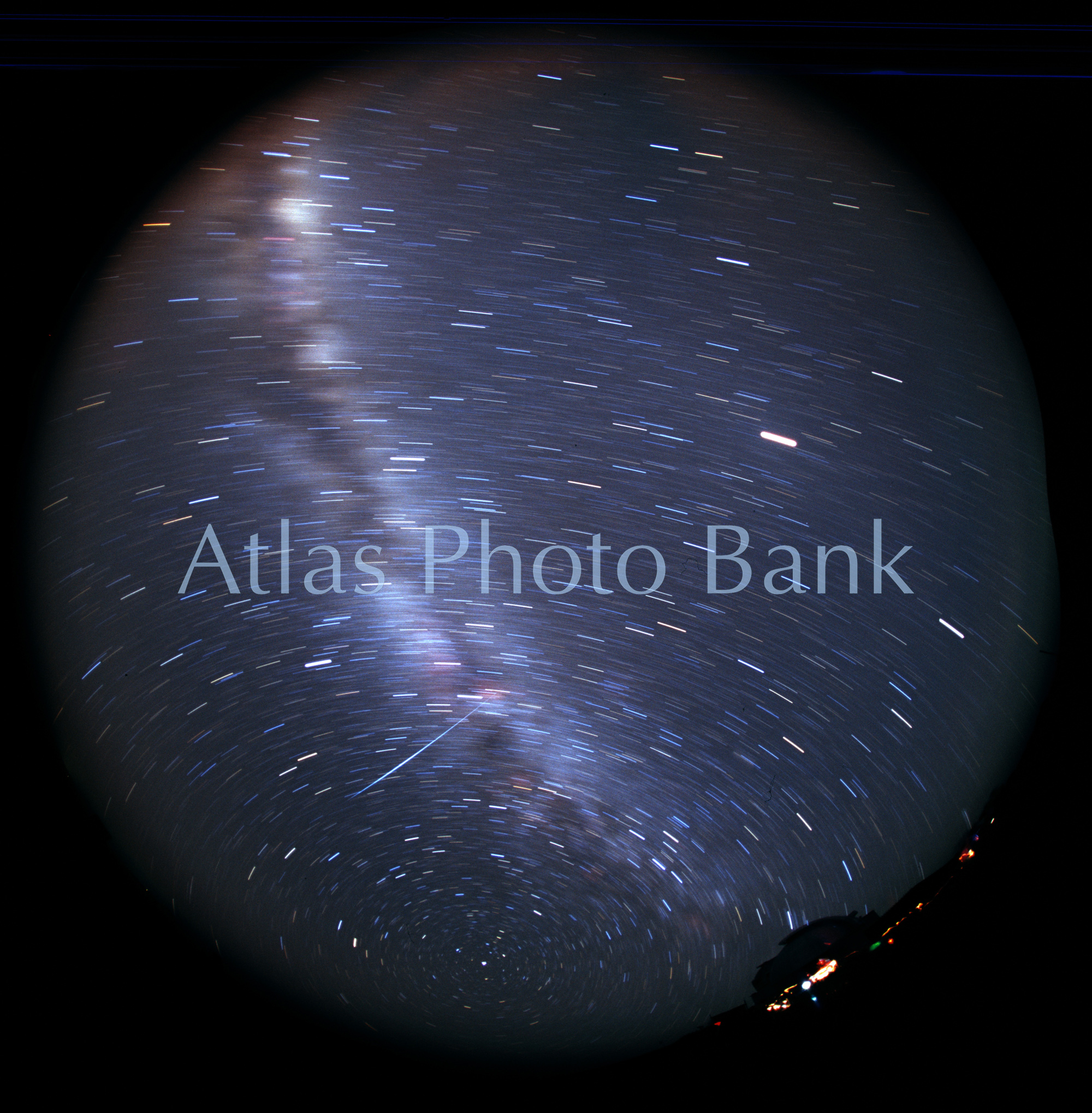 STP-049-マウナケア天文台の星の軌跡